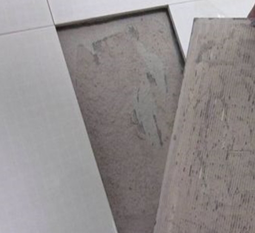 波密瓷砖空鼓维修公司分享瓷砖铺贴时如果打浆（即涂抹在瓷砖背面和基层上的砂浆或瓷砖胶）过少，会带来以下问题