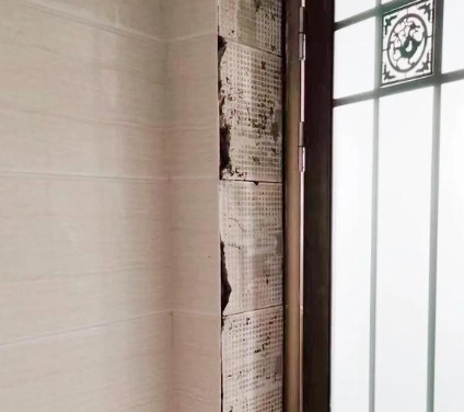 波密瓷砖空鼓免砸砖维修公司分享吸水砖泡水时间不够或过长都会对瓷砖铺贴效果产生影响